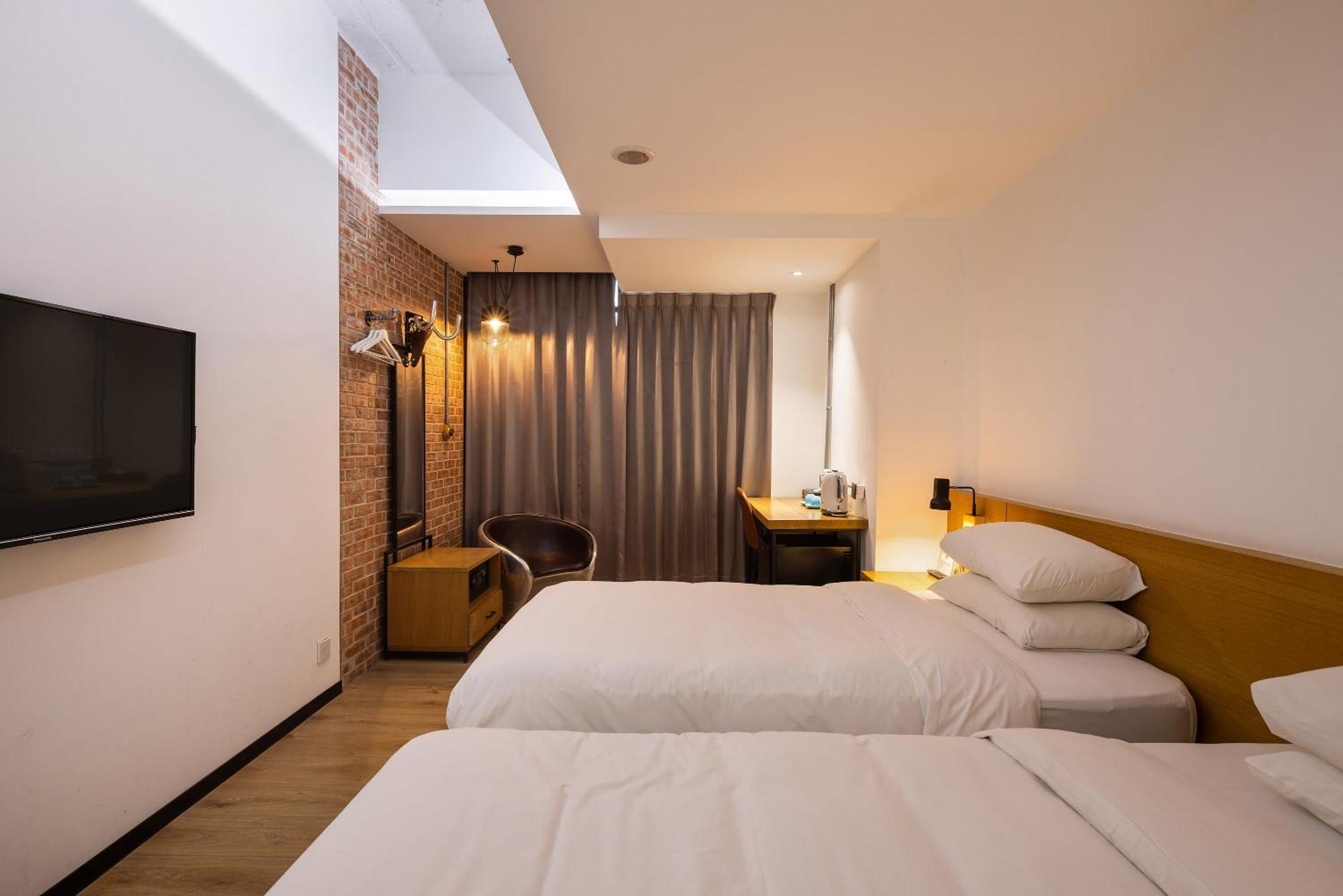 Bluesky Hotel Taichung Exterior photo