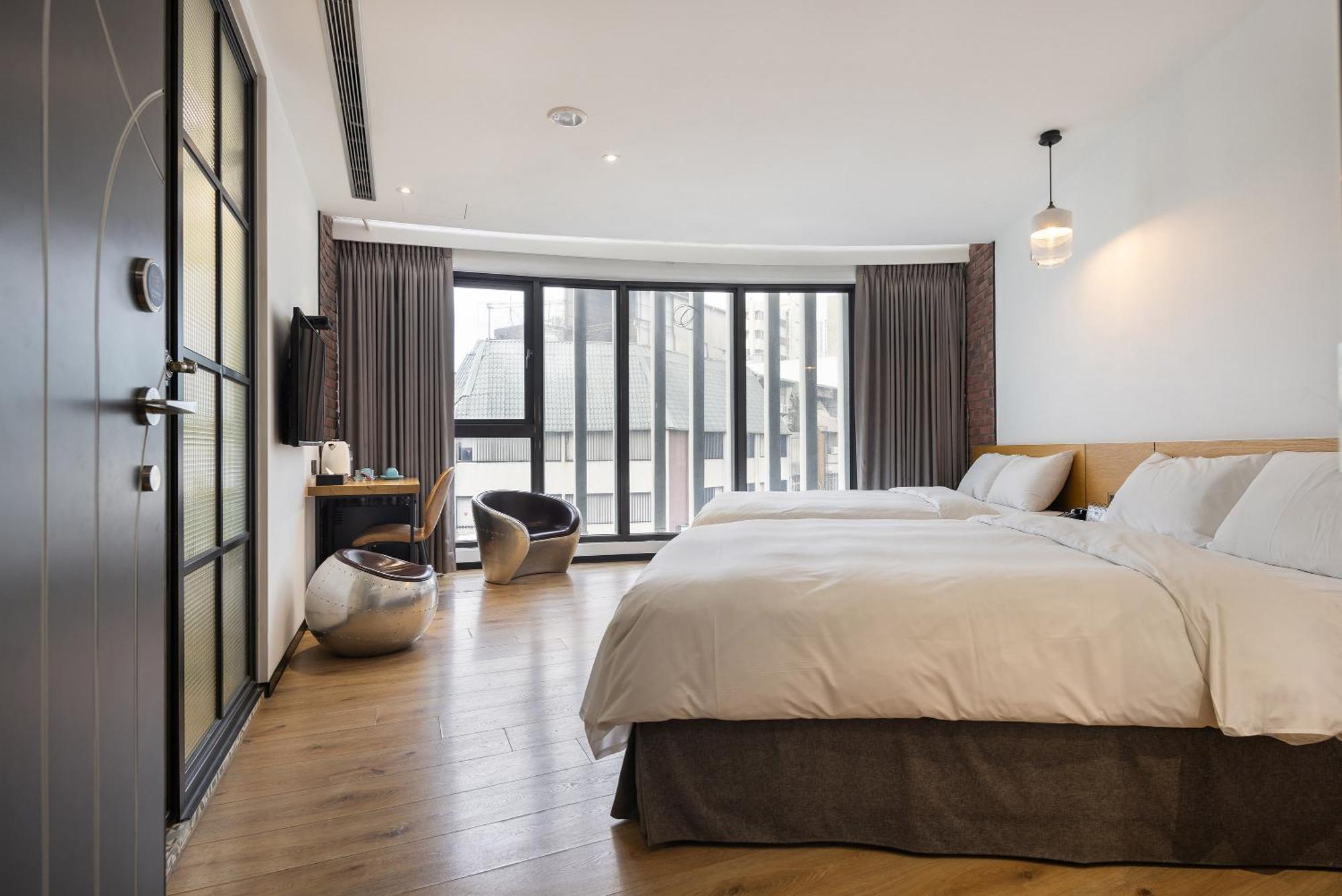 Bluesky Hotel Taichung Exterior photo