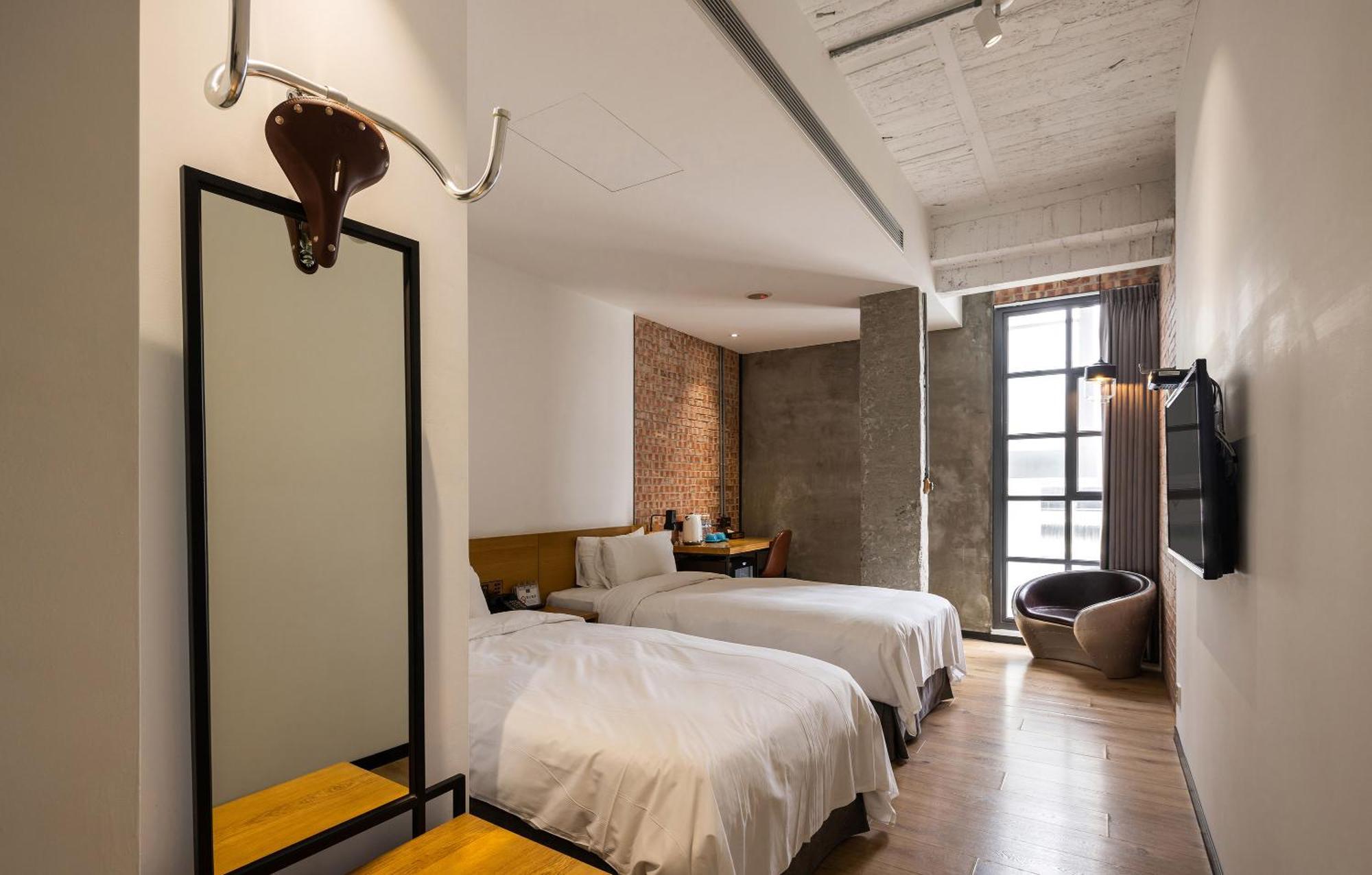 Bluesky Hotel Taichung Exterior photo