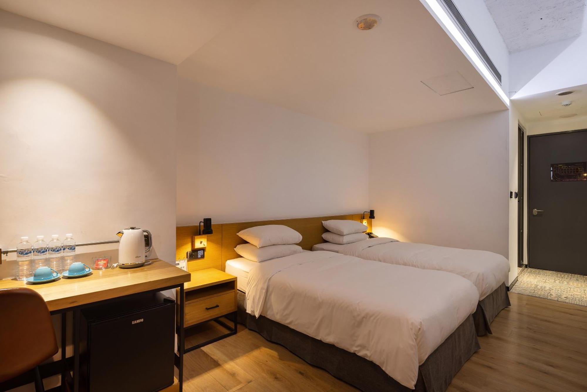 Bluesky Hotel Taichung Exterior photo