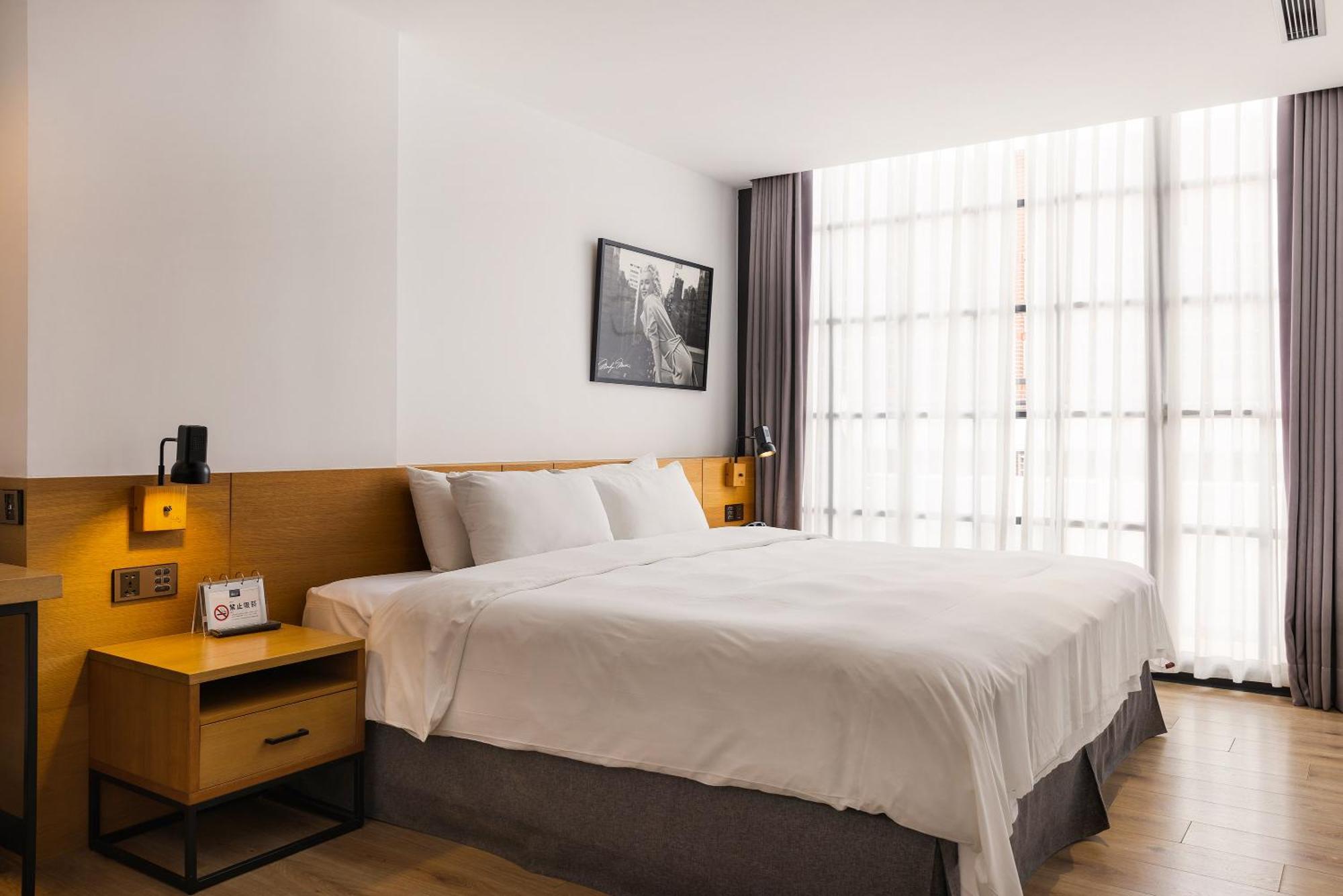Bluesky Hotel Taichung Exterior photo