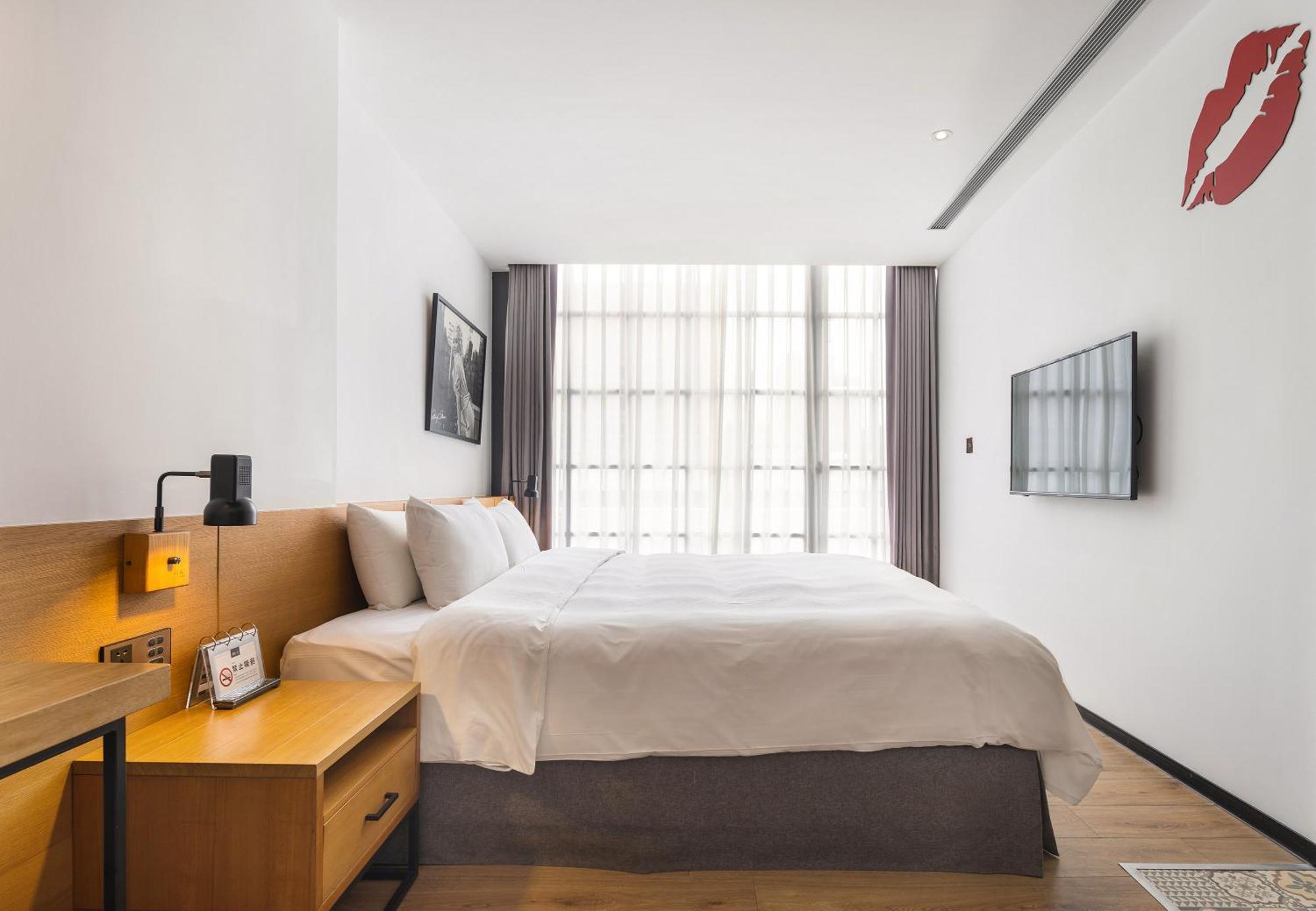 Bluesky Hotel Taichung Exterior photo