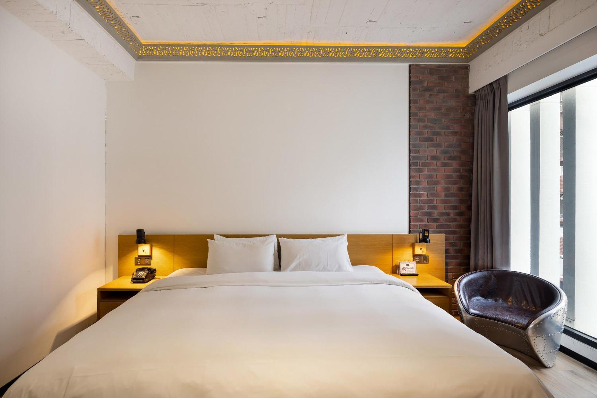 Bluesky Hotel Taichung Exterior photo