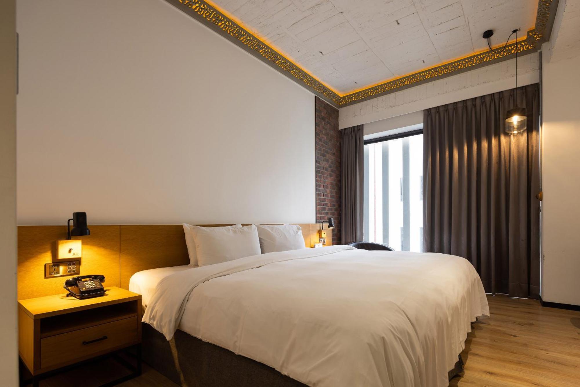 Bluesky Hotel Taichung Exterior photo