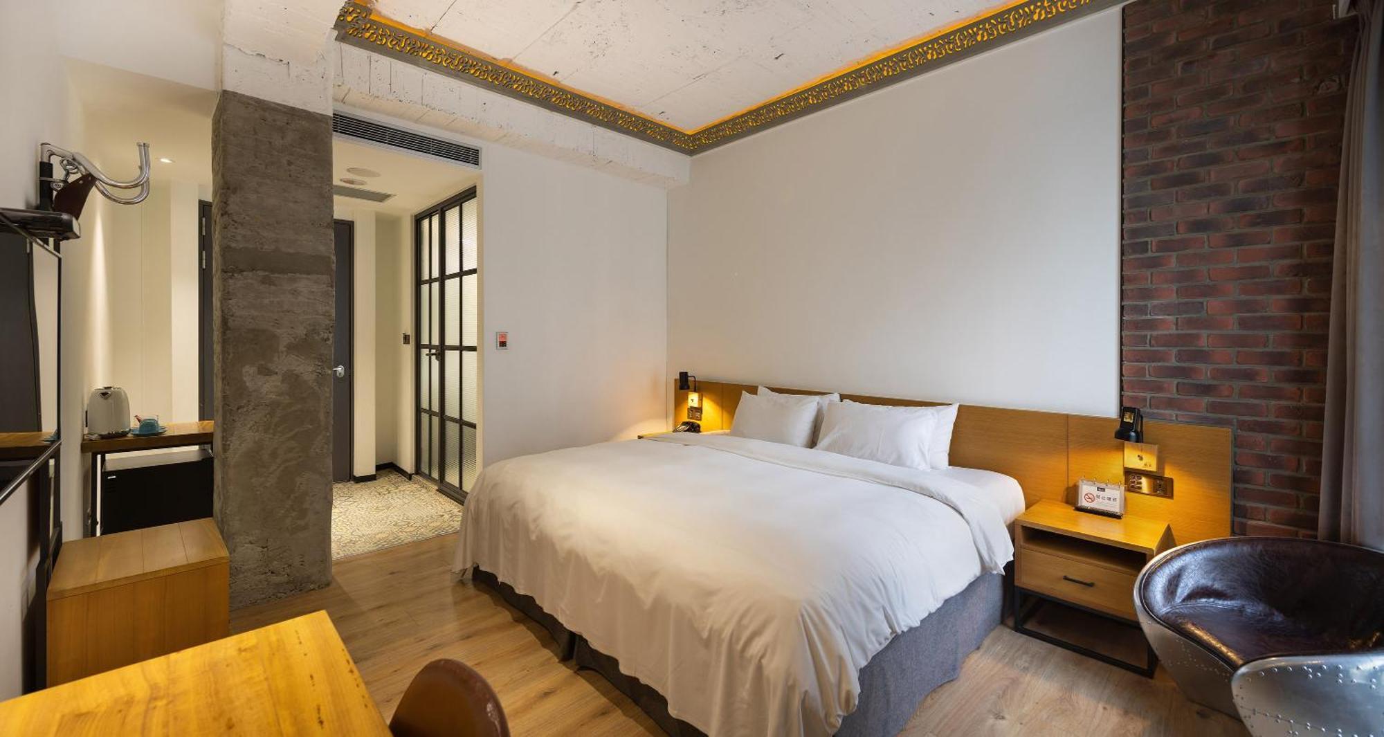 Bluesky Hotel Taichung Exterior photo