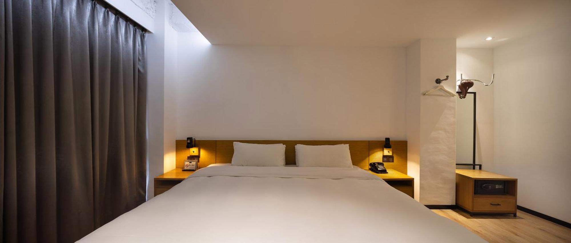 Bluesky Hotel Taichung Exterior photo