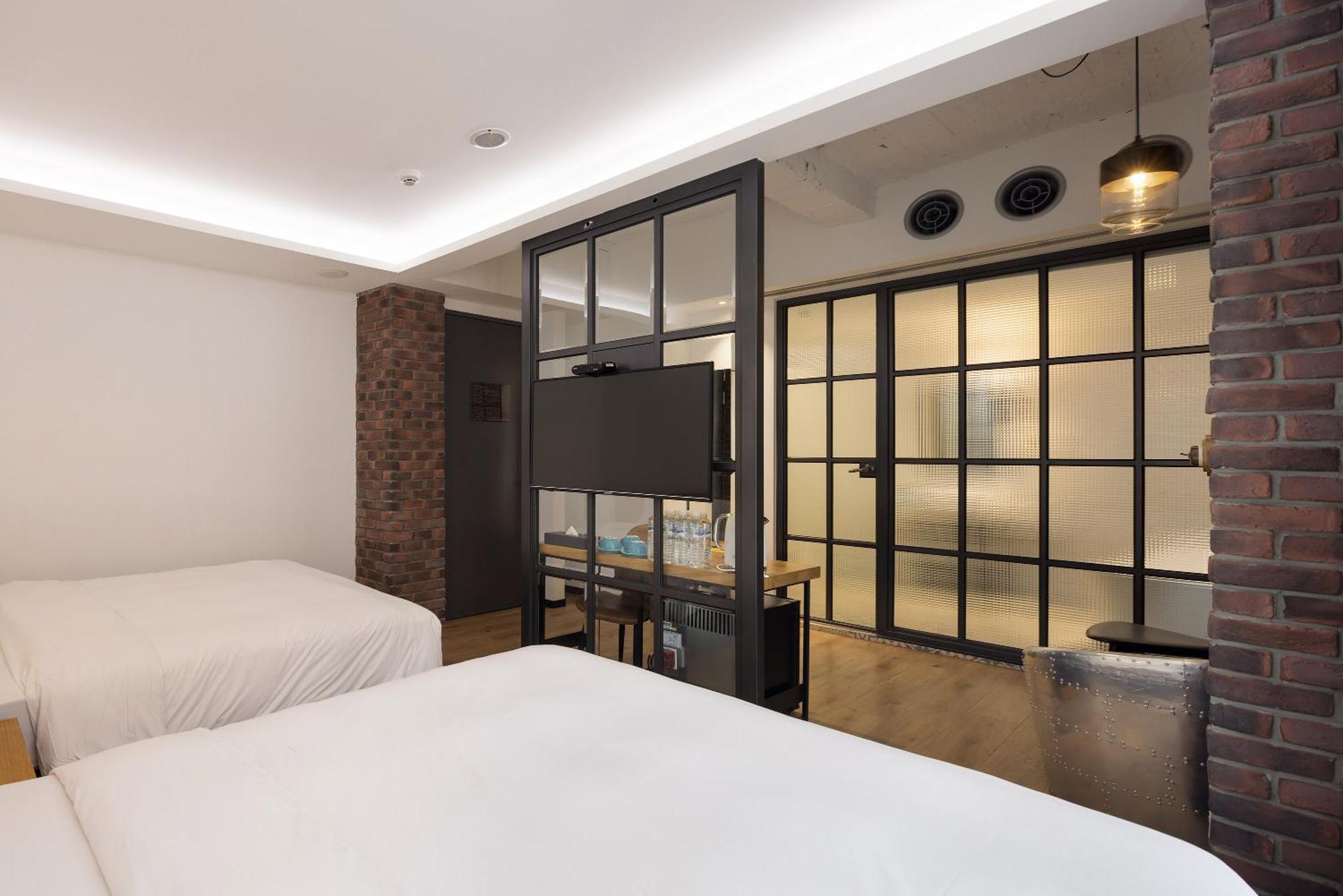 Bluesky Hotel Taichung Exterior photo