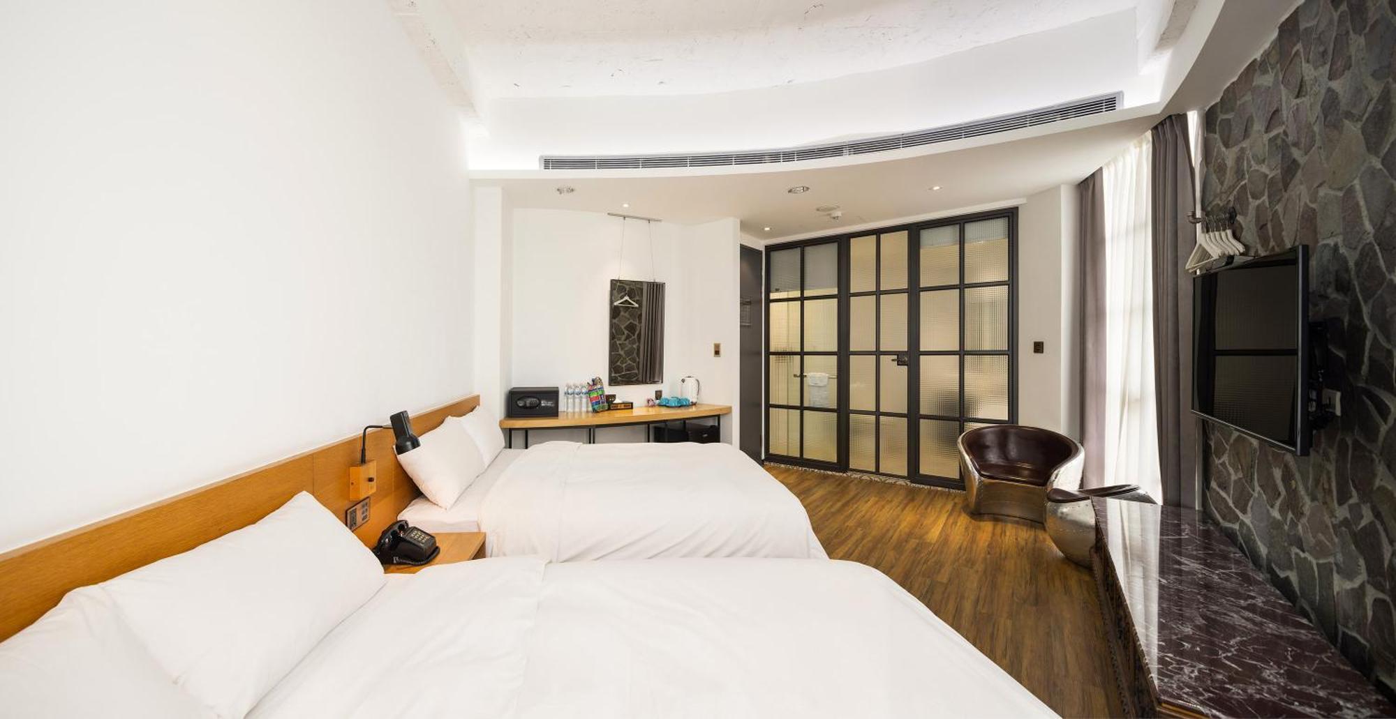 Bluesky Hotel Taichung Exterior photo