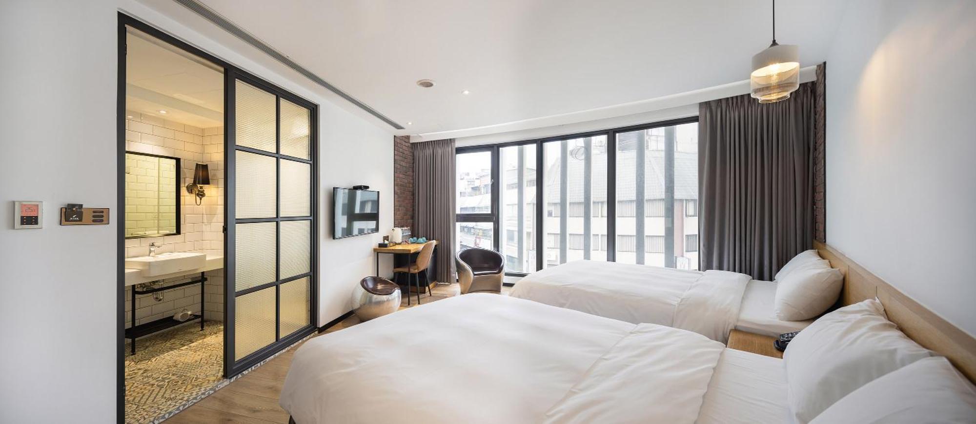 Bluesky Hotel Taichung Exterior photo