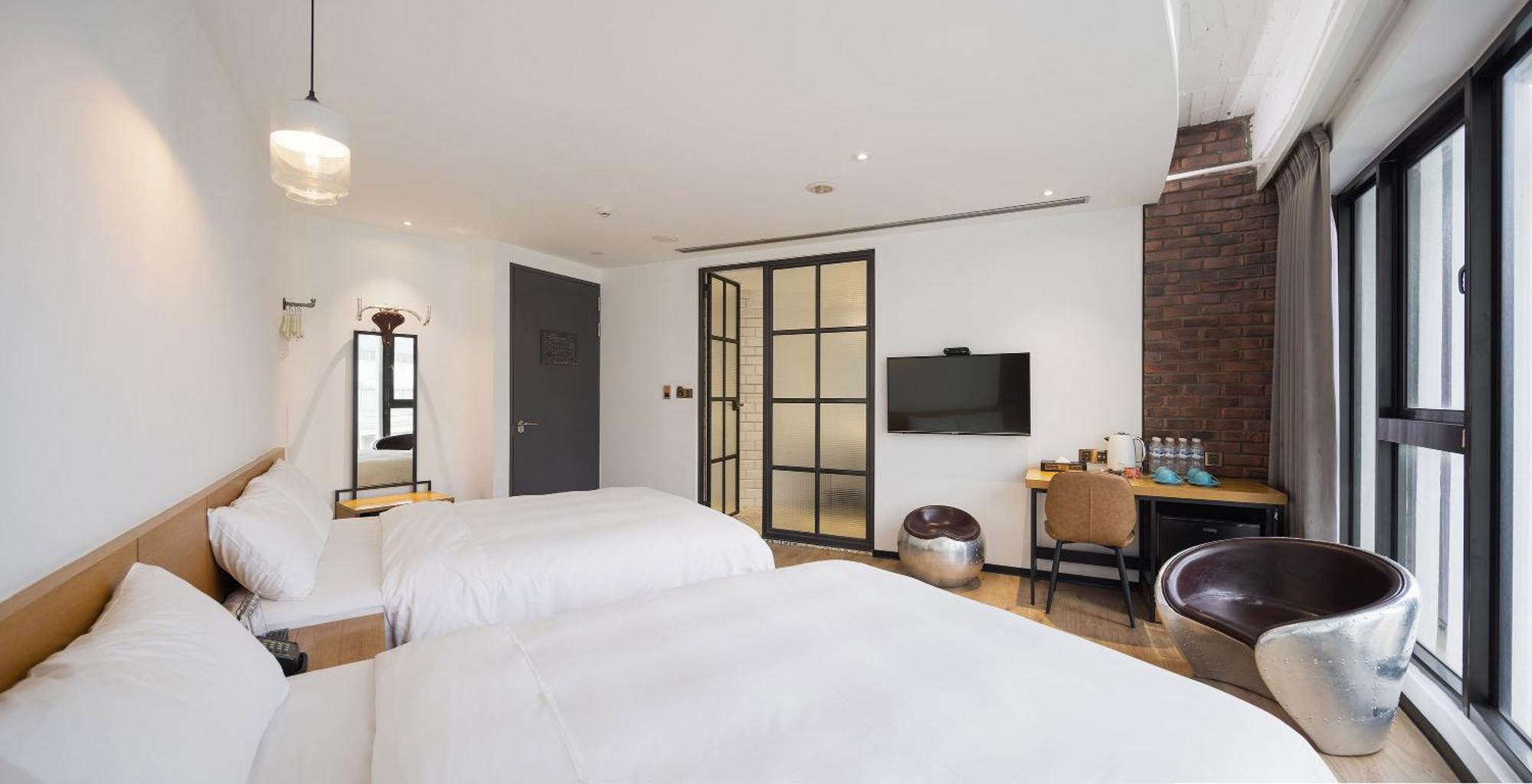 Bluesky Hotel Taichung Exterior photo