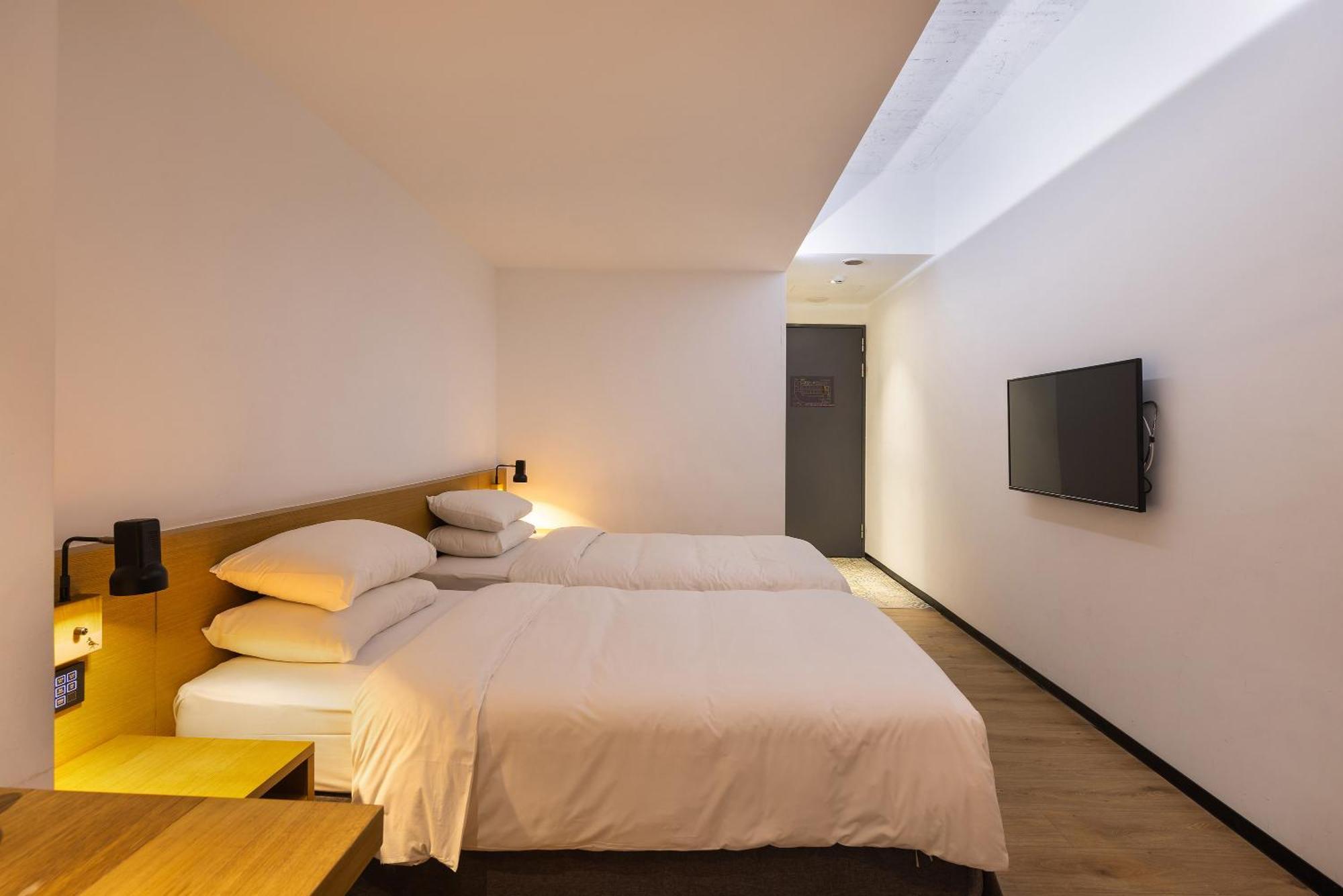 Bluesky Hotel Taichung Room photo