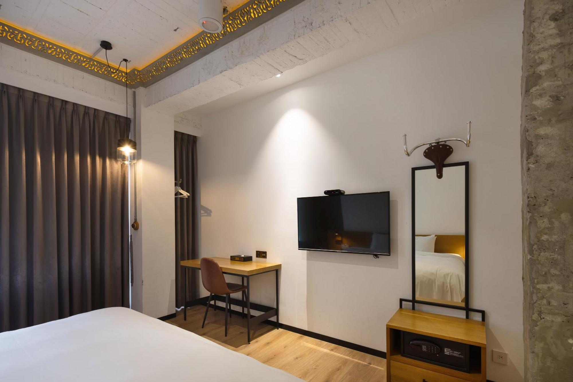 Bluesky Hotel Taichung Room photo