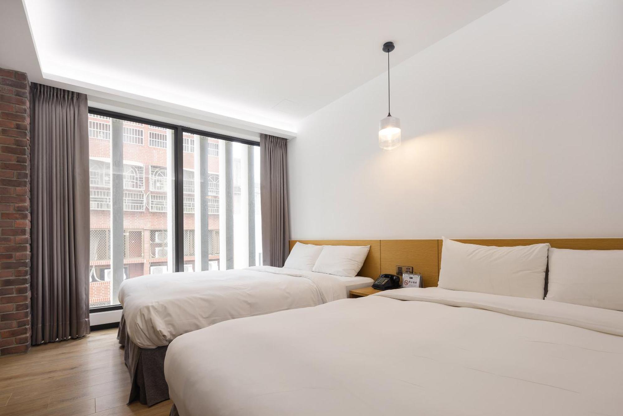 Bluesky Hotel Taichung Room photo