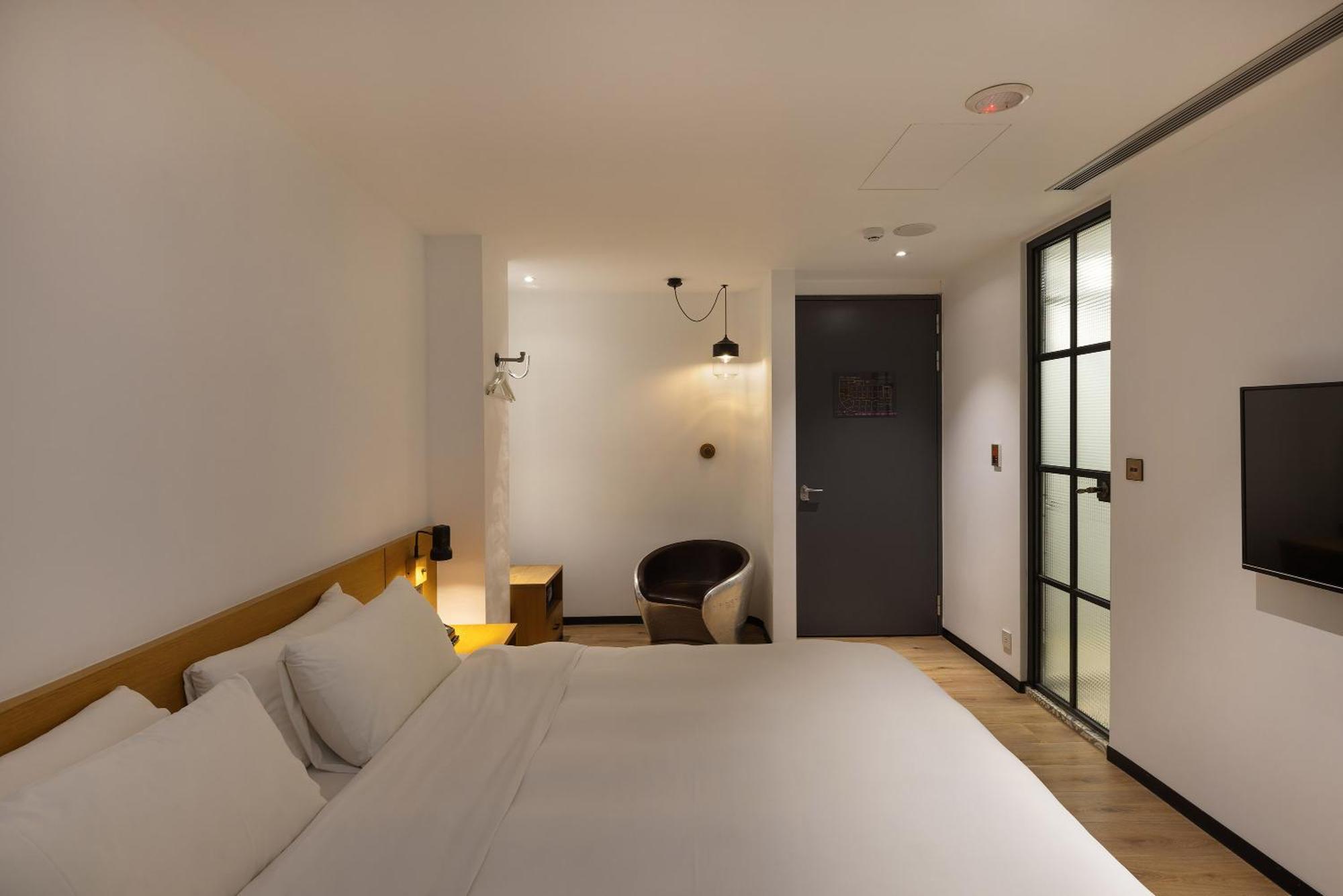 Bluesky Hotel Taichung Room photo