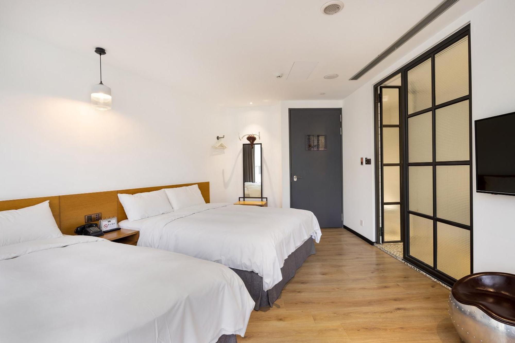 Bluesky Hotel Taichung Room photo